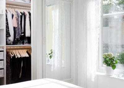 Hemma hos Åsa och Viktor Sovrum, walk in closet, AChoice stenhus